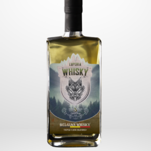 Un whisky blend vieilli 3 ans, élevé en fût de chêne, Moscatel et fini en fût de rhum. Des notes de vanille, fruits secs et une touche épicée. À déguster pur, sur glace ou en cocktail.